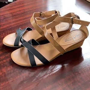 ⭐️Kenneth Cole Reaction Wedge Sandals⭐️